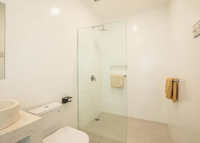 Elegant 3br Oasis In The Heart Of Ferienhaus *