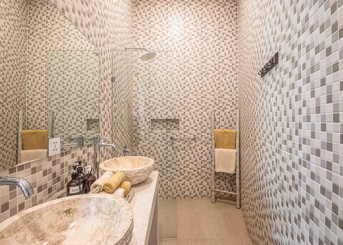 Elegant 3br Oasis In The Heart Of *